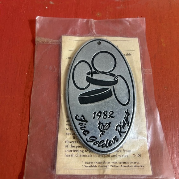 Wilton Armatele Christmas vintage ornament 1982 FIVE GOLDEN RINGS unopened - Picture 1 of 3